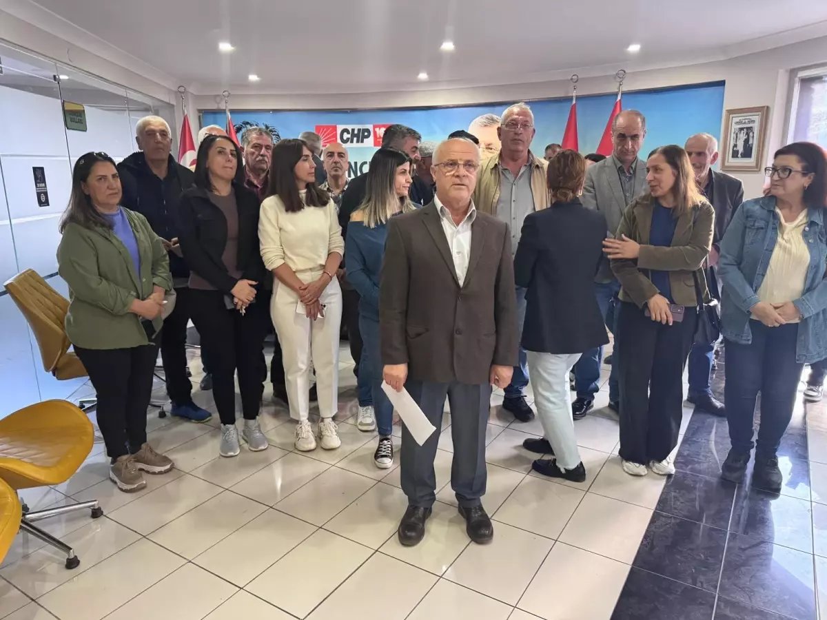 CHP Tunceli İl Başkanı, Kutuplaşmayı Protesto İçin Kendini Partiye Kilitledi