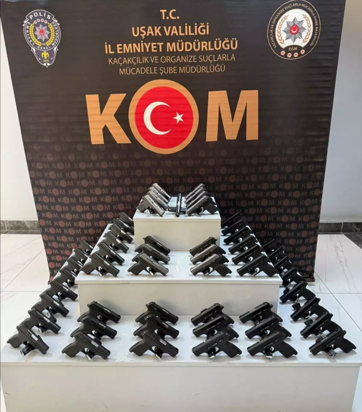 Uşak'ta Yolcu Otobüsünde 55 Ruhsatsız Tabanca Ele Geçirildi