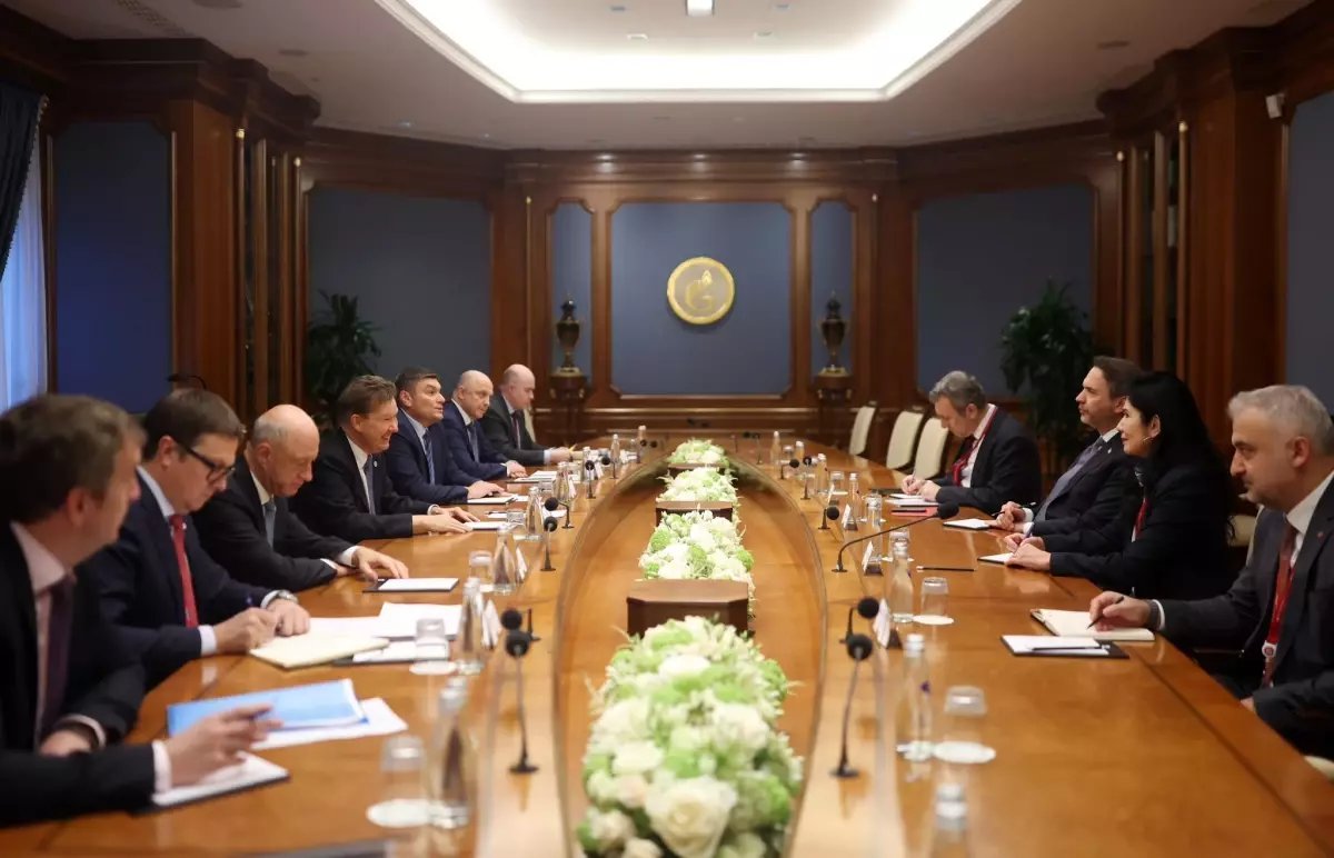 Enerji Bakanı Bayraktar, Gazprom Başkanı ile Moskova'da Görüştü