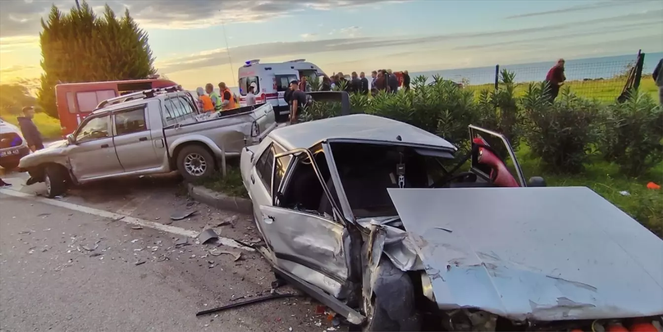 Giresun'da Otomobil ile Kamyonet Çarpıştı: 6 Yaralı