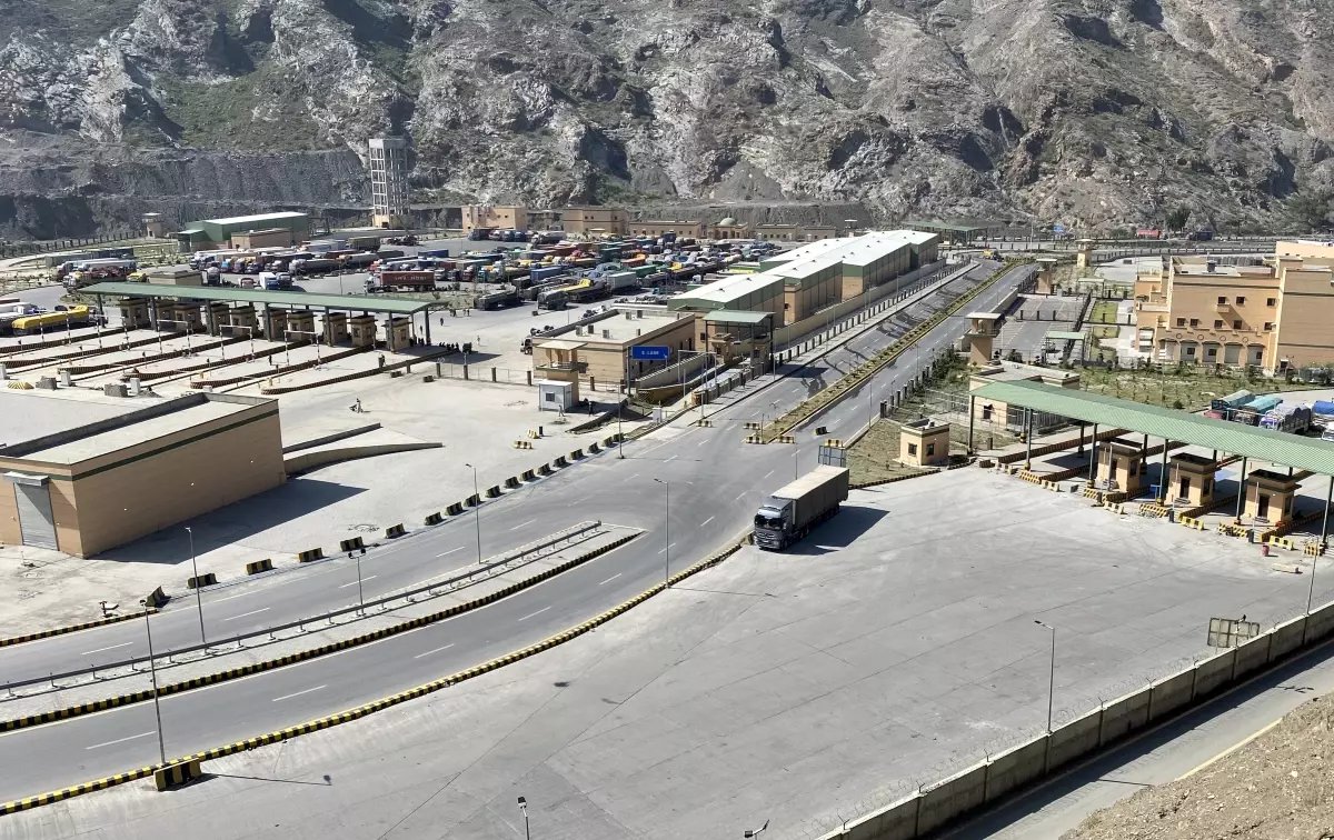 Pakistan ve Afganistan Arasında 48 Saatlik Geçici Ateşkes İlan Edildi