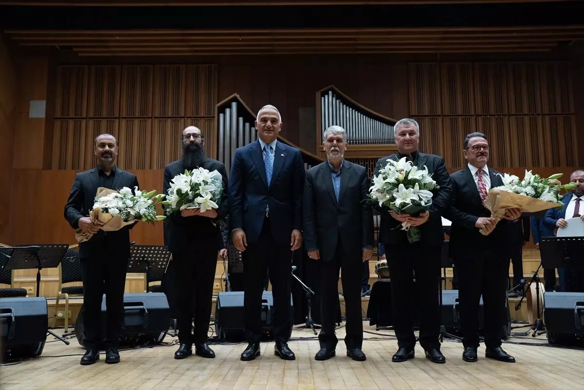 Türkiye-İran Kültür Yılı kapsamında "Hafız-ı Şirazi'yi Anma Konseri" düzenlendi