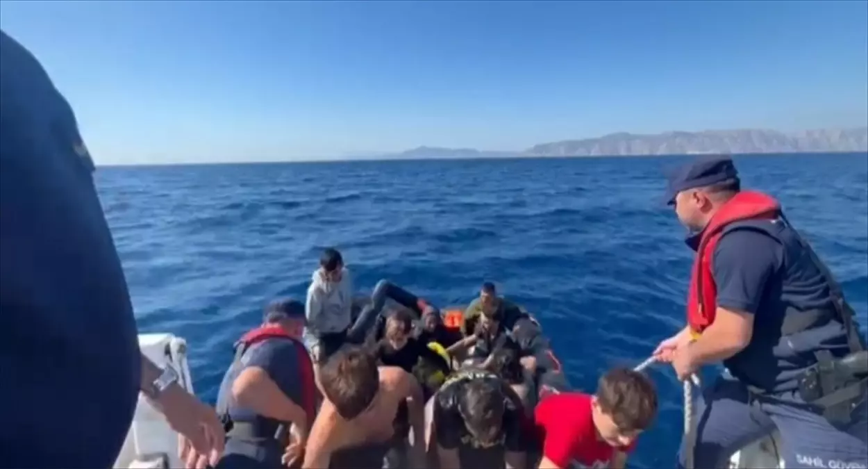 Marmaris Açıklarında 22 Düzensiz Göçmen Kurtarıldı