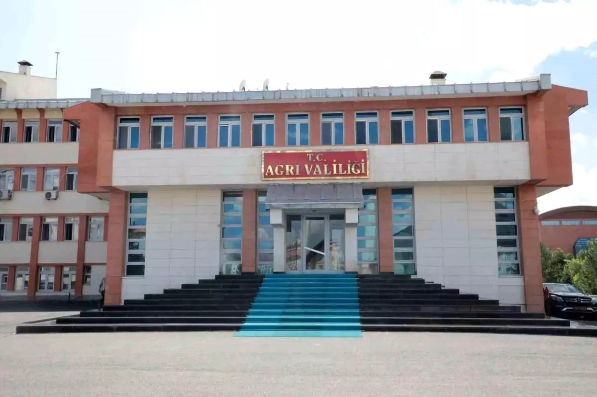 Ağrı Valiliği'nden İneği Sürükleyen Şahıs Hakkında Açıklama