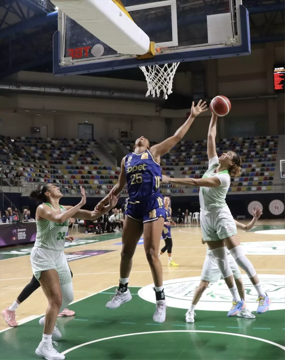 Fenerbahçe Opet, Kocaeli Kadın Basketbol'u 86-70 Yendi