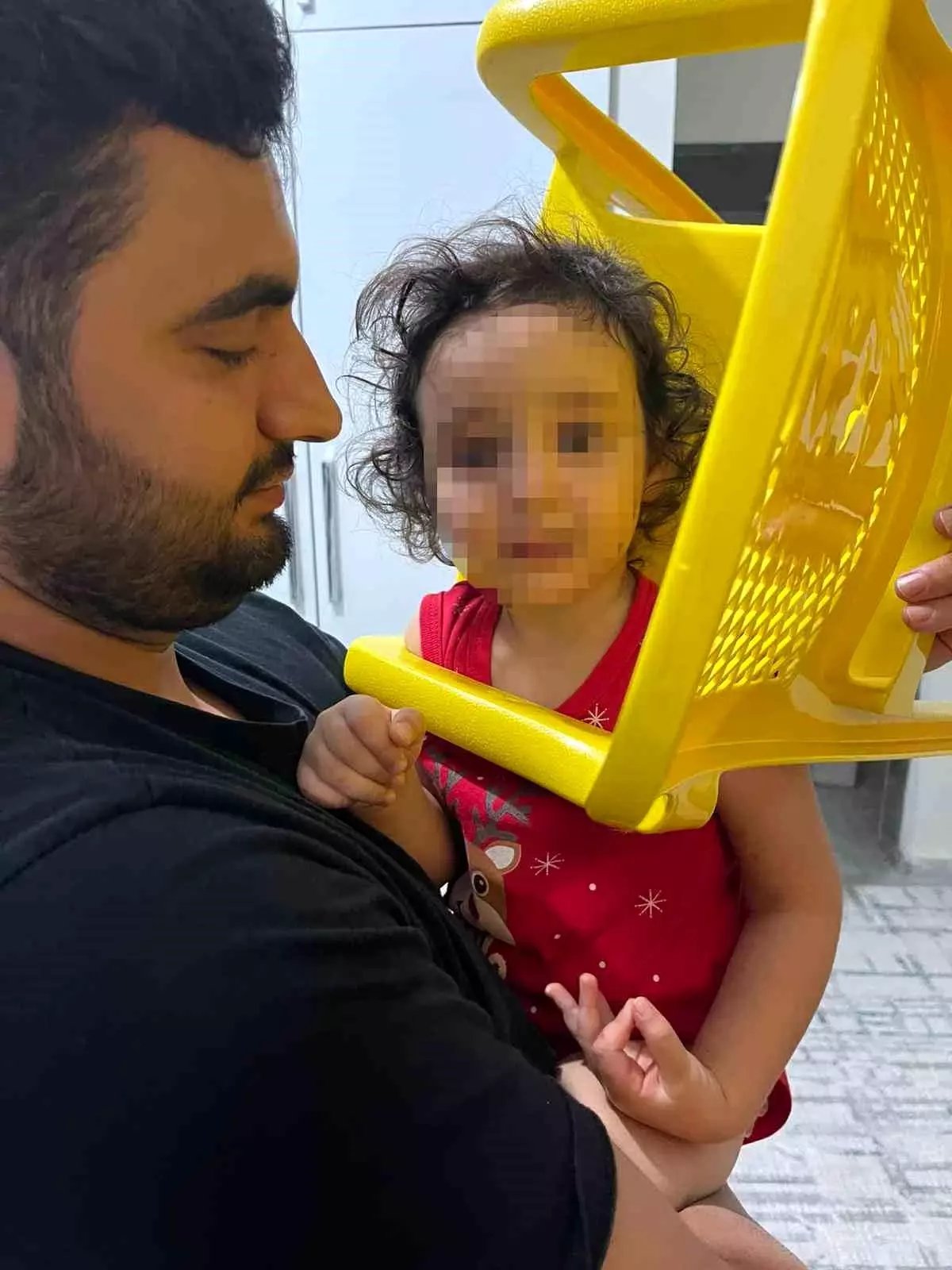 Batman'da Küçük Çocuğun Kafası Plastik Sandalyeye Sıkıştı