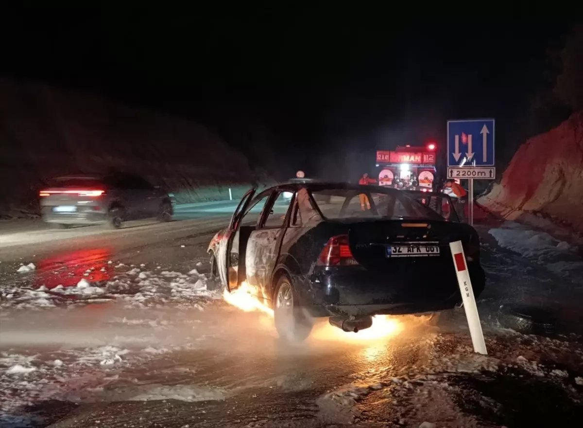 Bucak'ta Otomobil Yangını Korkuttu