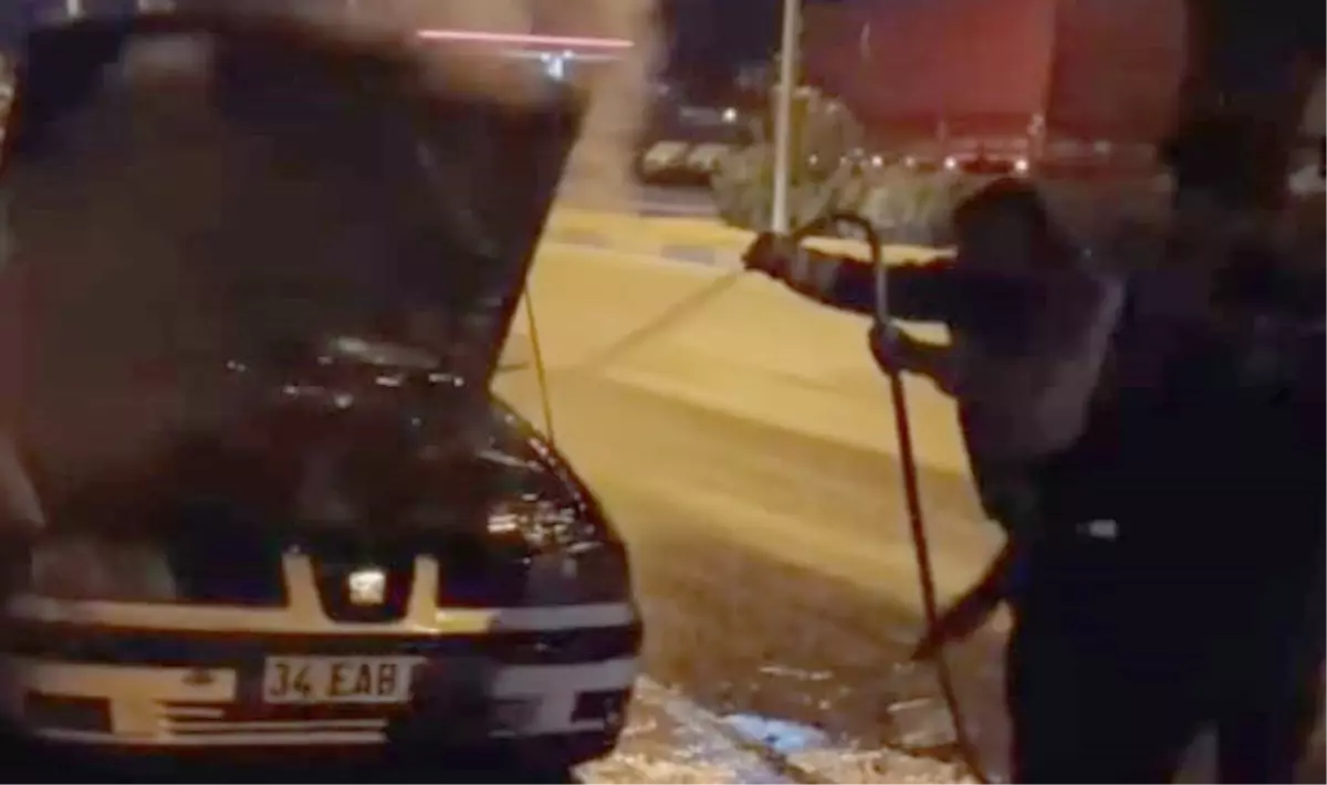 Gaziantep'te Seyir Halindeki Otomobil Yangın Çıkardı