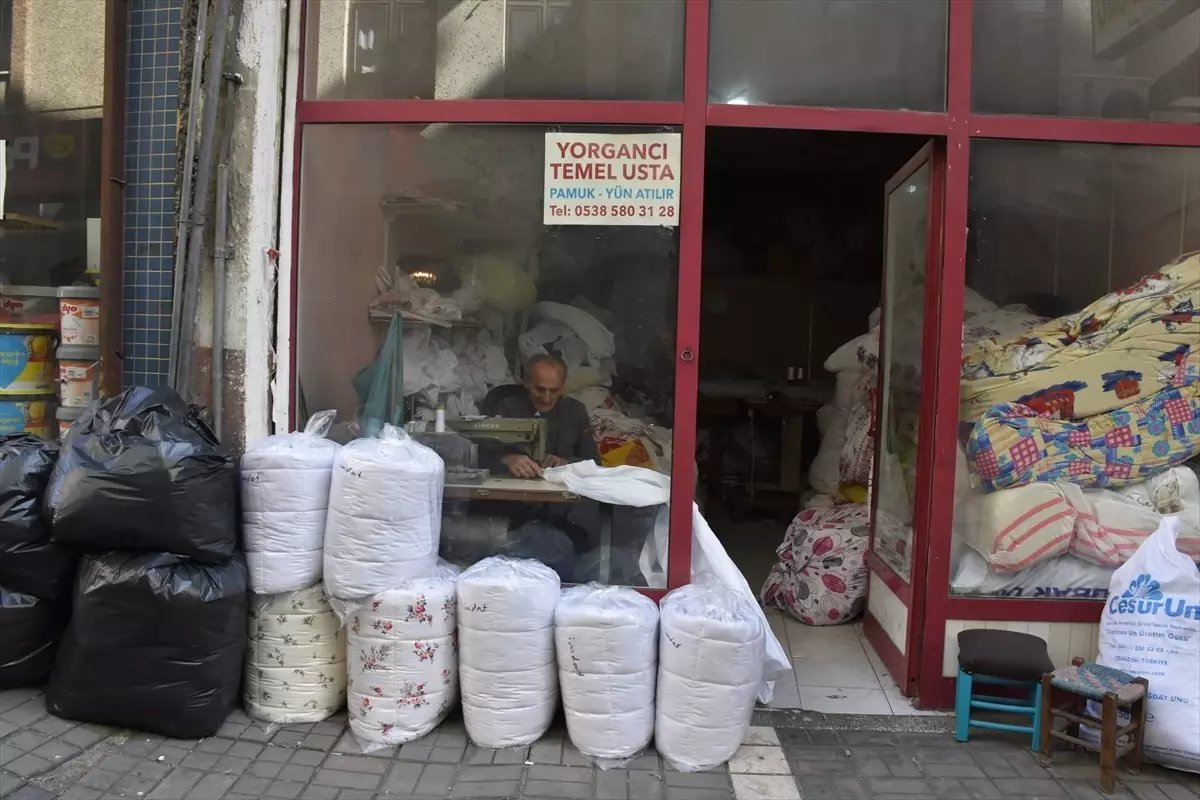 Yarım Asırlık Yorgancı Temel Çoğalmış Mesleğini Yaşatmaya Çalışıyor