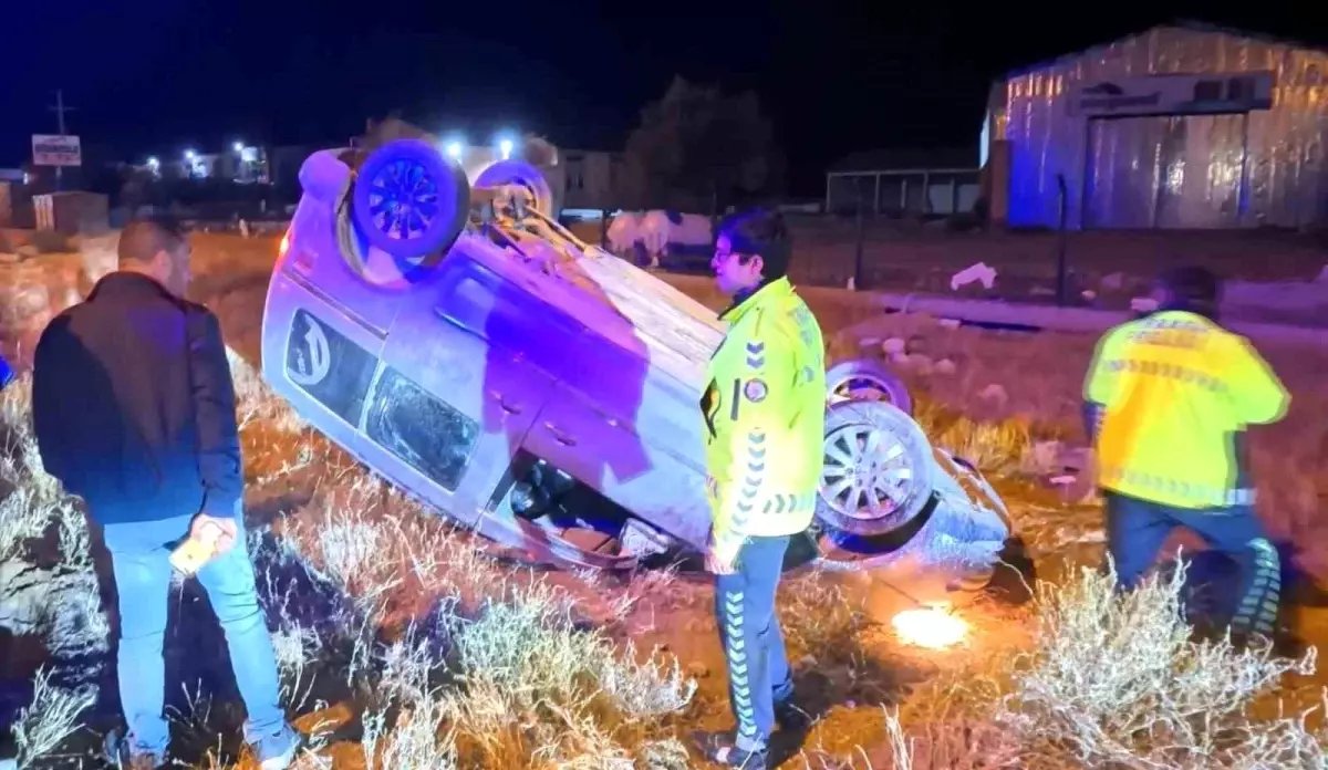 Aksaray'da Hafif Ticari Araç Takla Attı, Sürücü Kaçtı