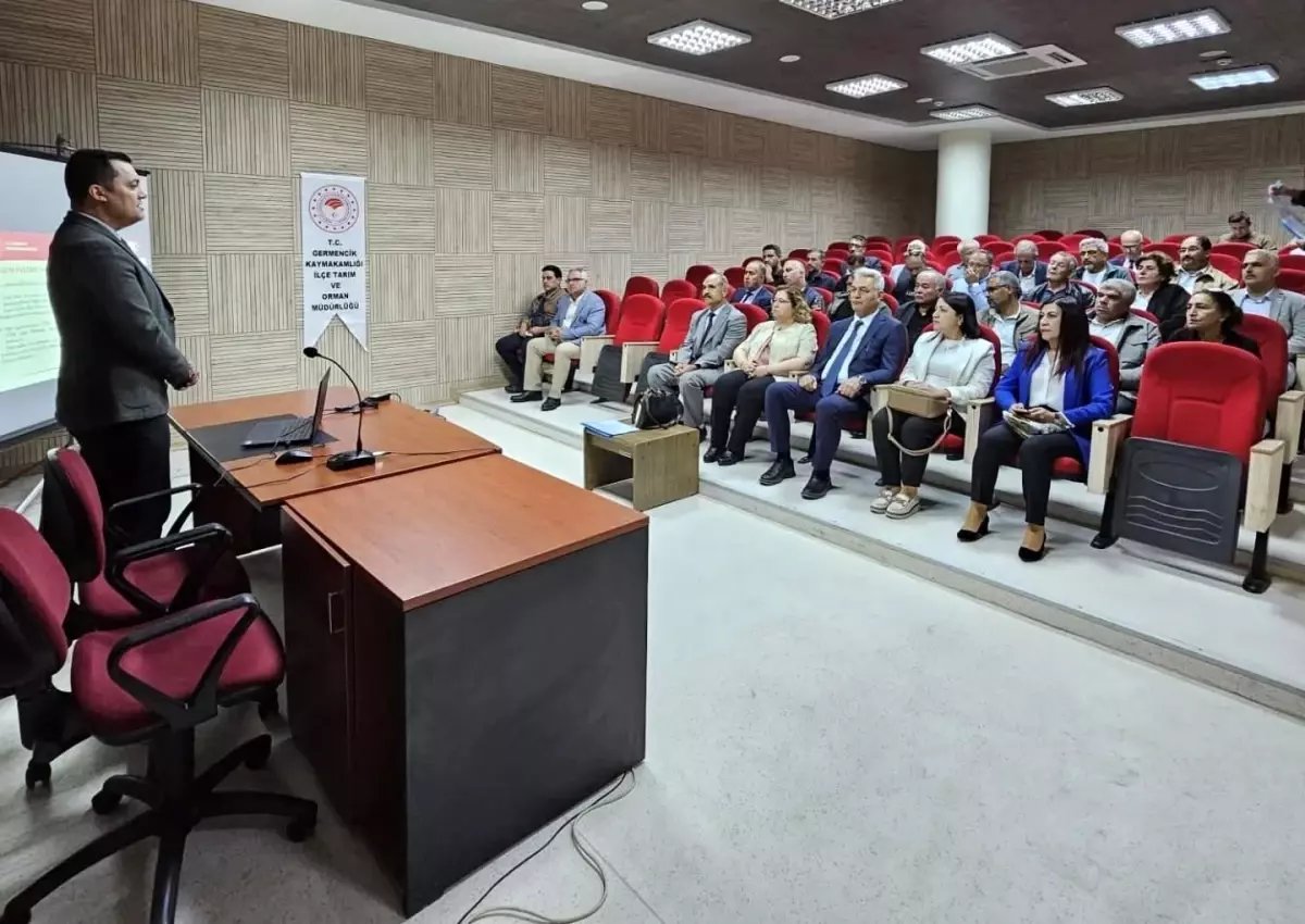 Germencik'te Muhtarlara Tarım Sayımı Bilgilendirme Toplantısı