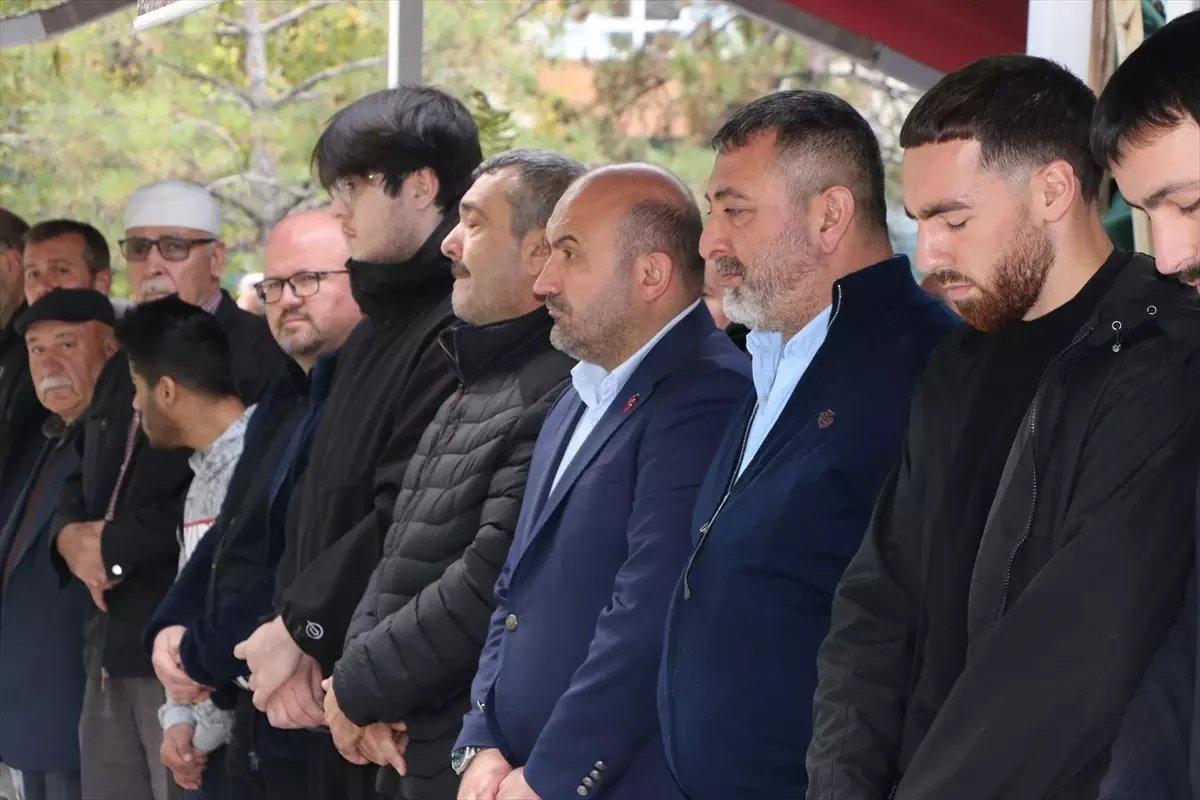 Beşiktaşlı Futbolcu Orkun Kökçü'nün Babaannesi Son Yolculuğuna Uğurlandı