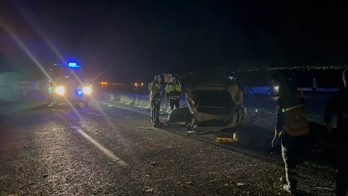 Adıyaman'da Otomobil Şarampole Devrildi: 4 Yaralı