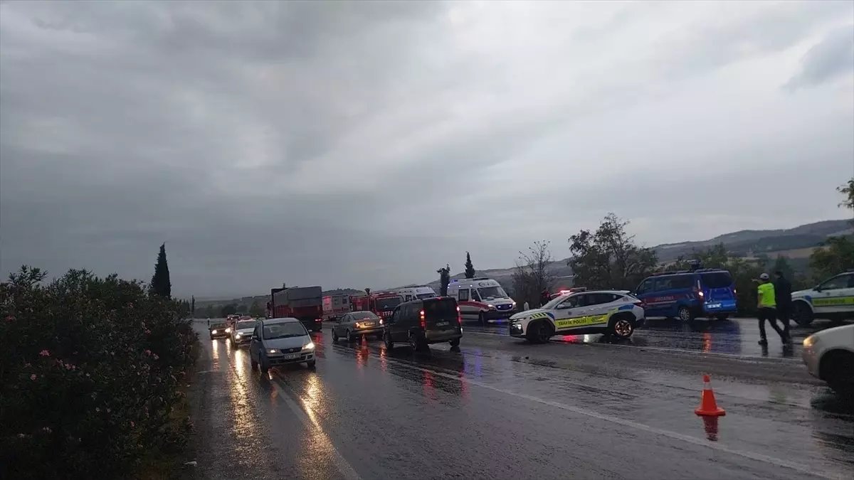 Denizli'de Midibüs Devrildi: 1 Ölü, 32 Yaralı