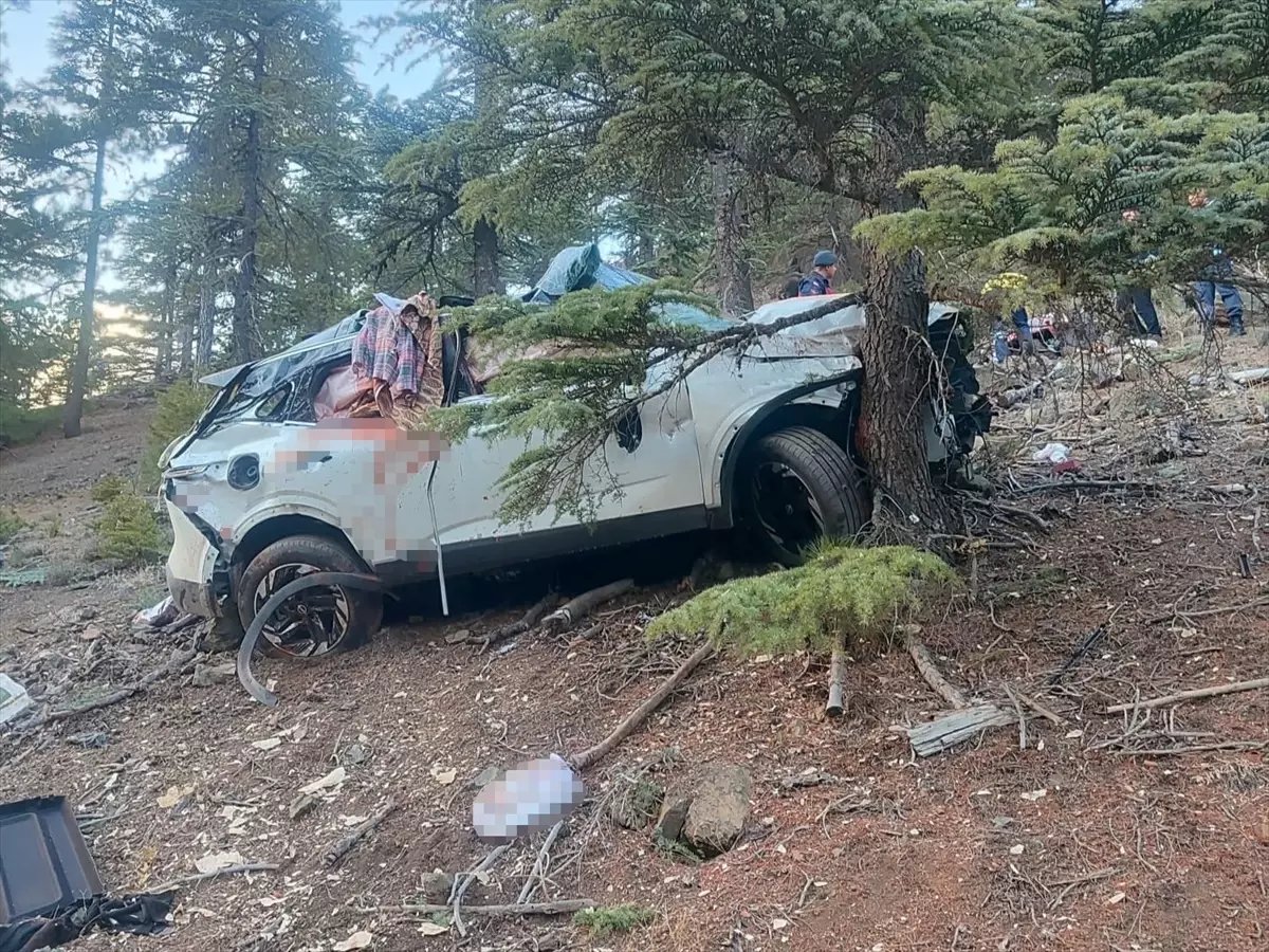 Adana’da Uçuruma Yuvarlanan Cipteki Karı Koca Hayatını Kaybetti