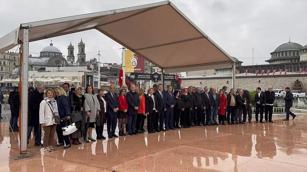 19 Ekim Muhtarlar Günü Taksim'de Kutlandı
