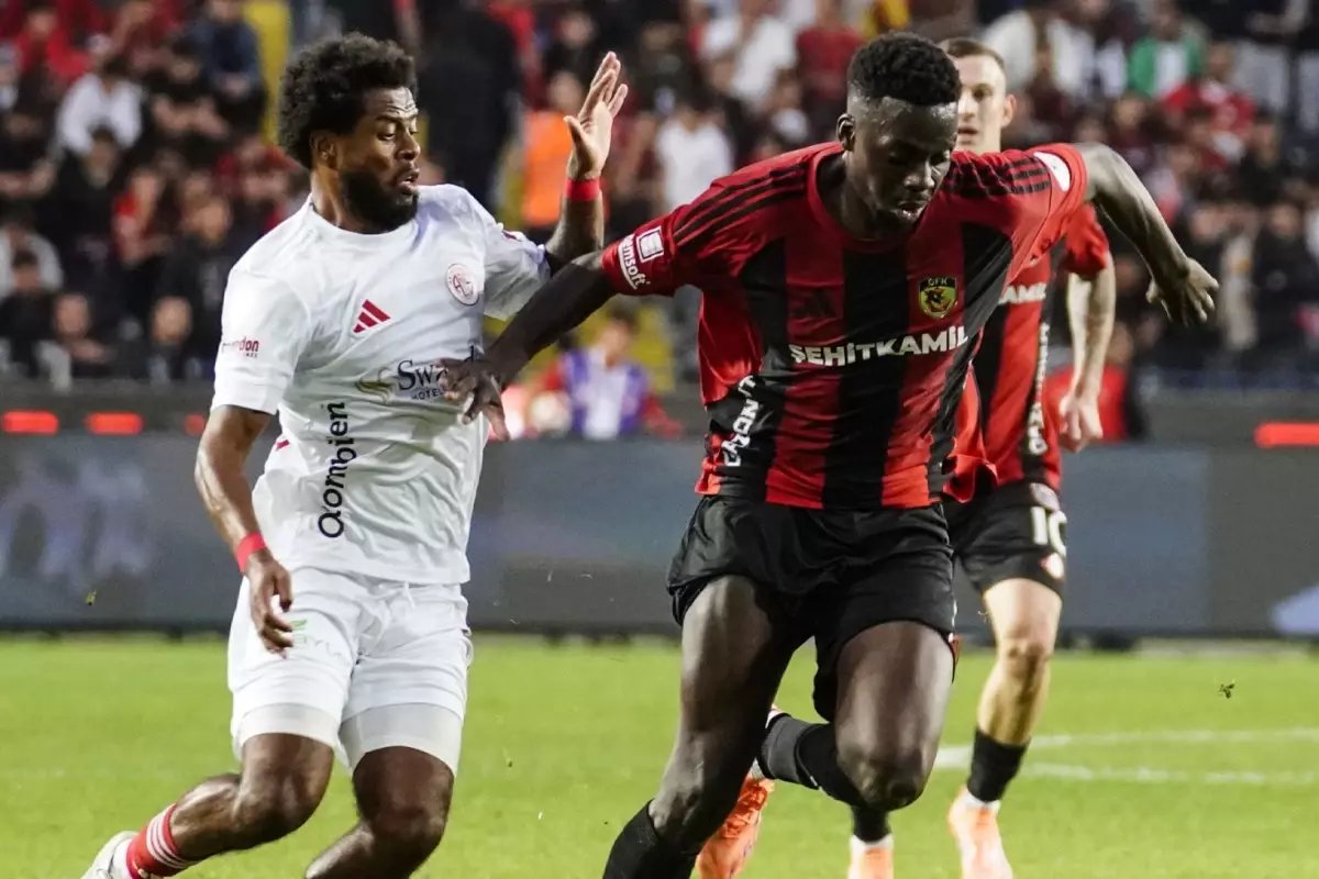 Süper Lig'de nefes kesen maç! 3-0'dan geri dönmeye ramak kalmıştı