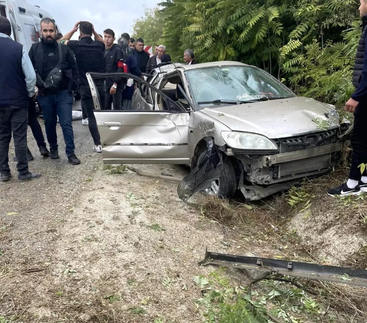 Denizli'de Düğün Konvoyunda Kaza: Bir Ölü, Dört Yaralı