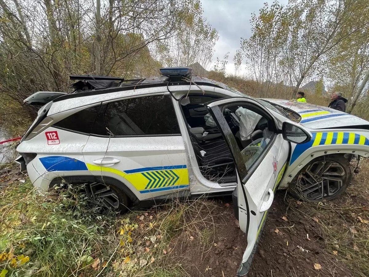 Erzincan'da Takla Atan Polis Ekip Aracında 3 Memur Yaralandı