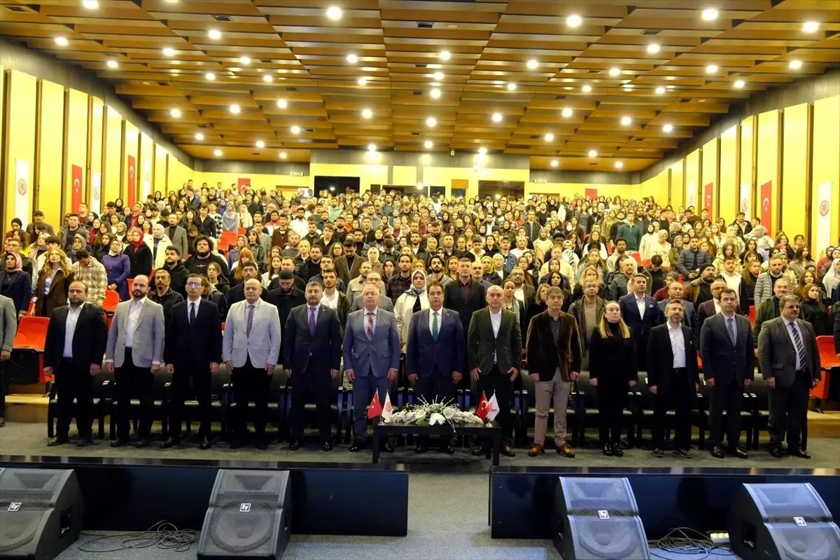Sivas Cumhuriyet Üniversitesinde ilk ders "Gazze" teması ile yapıldı