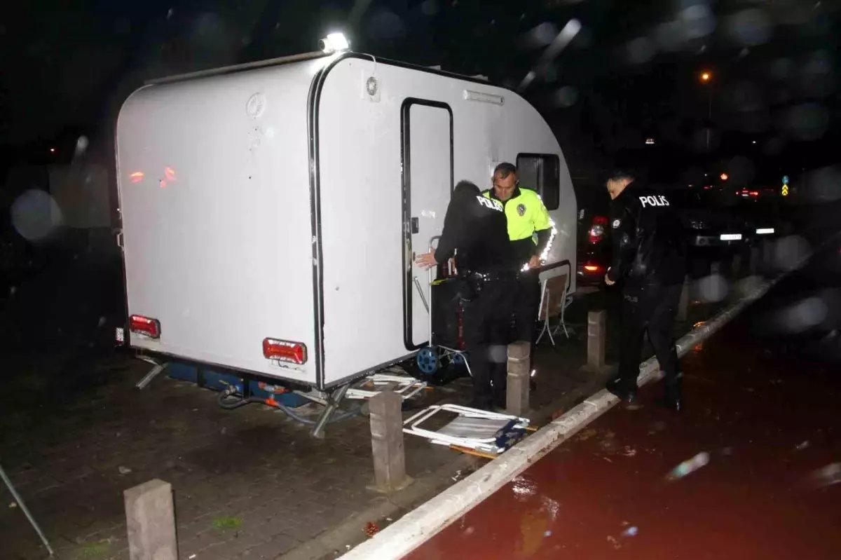 Beyşehir'de Gölde Karavanda Yaşayan Adamdan Haber Alınamıyor