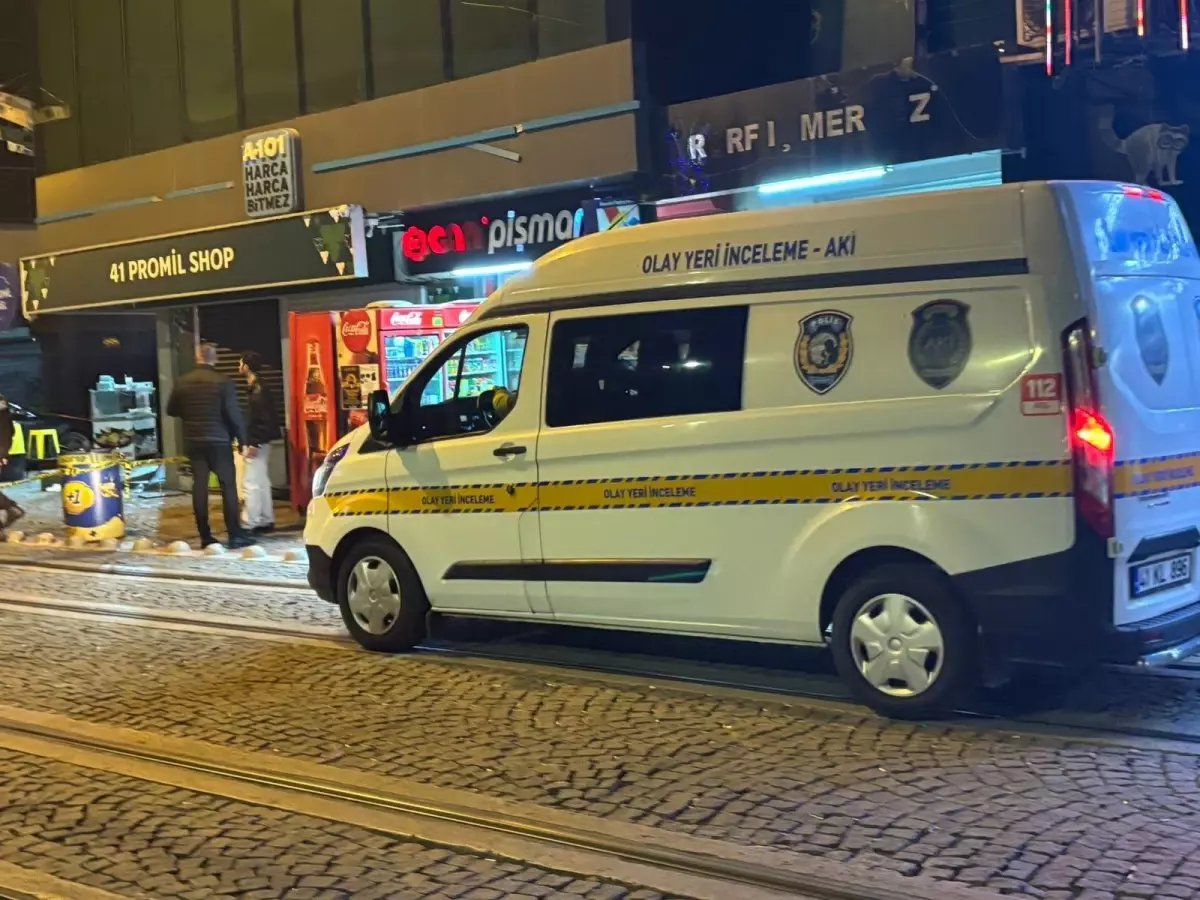 İzmit'te Alkollü Mekanda Kavga: İki Kişi Tabancayla Yaralandı