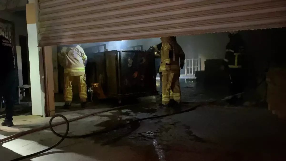 İnegöl'de Mobilya İmalathanesinde Yangın