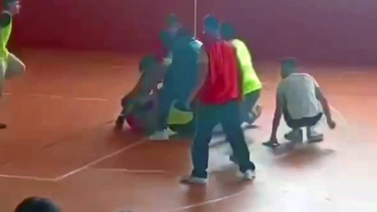 Konya'da mendil kapmaca kavgası dışarı taştı: Arkadaşı tarafından bıçaklandı