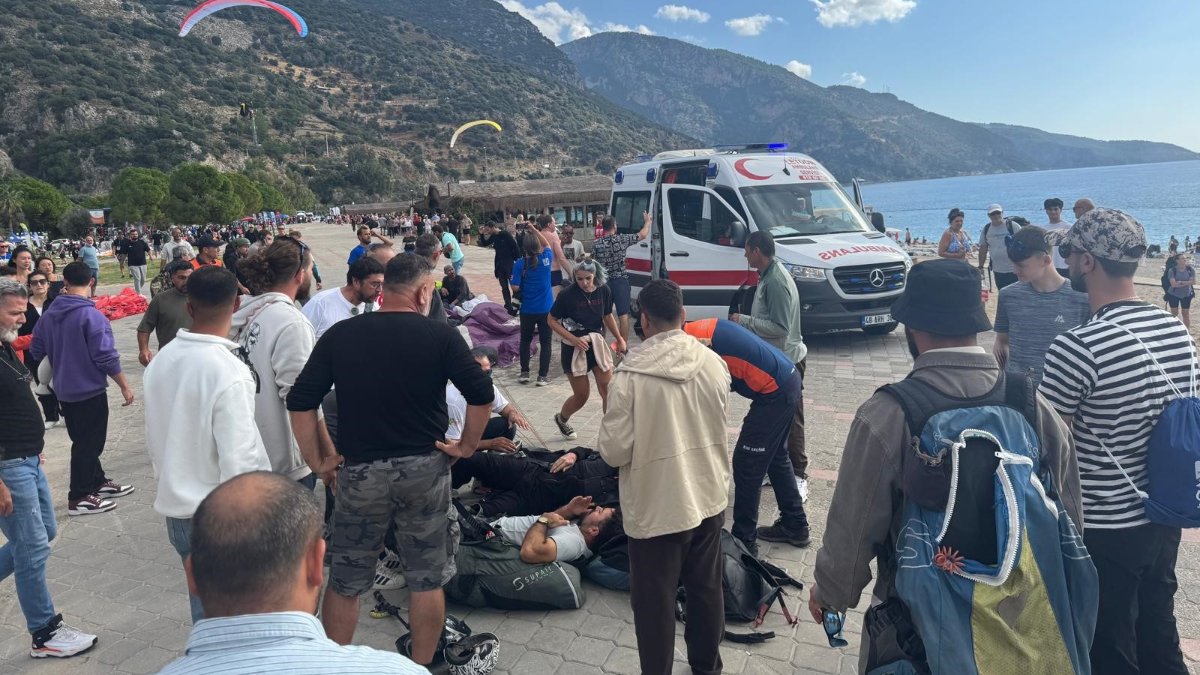 Muğla'da korkutan kaza: Yamaç paraşütleri havada çarpıştı