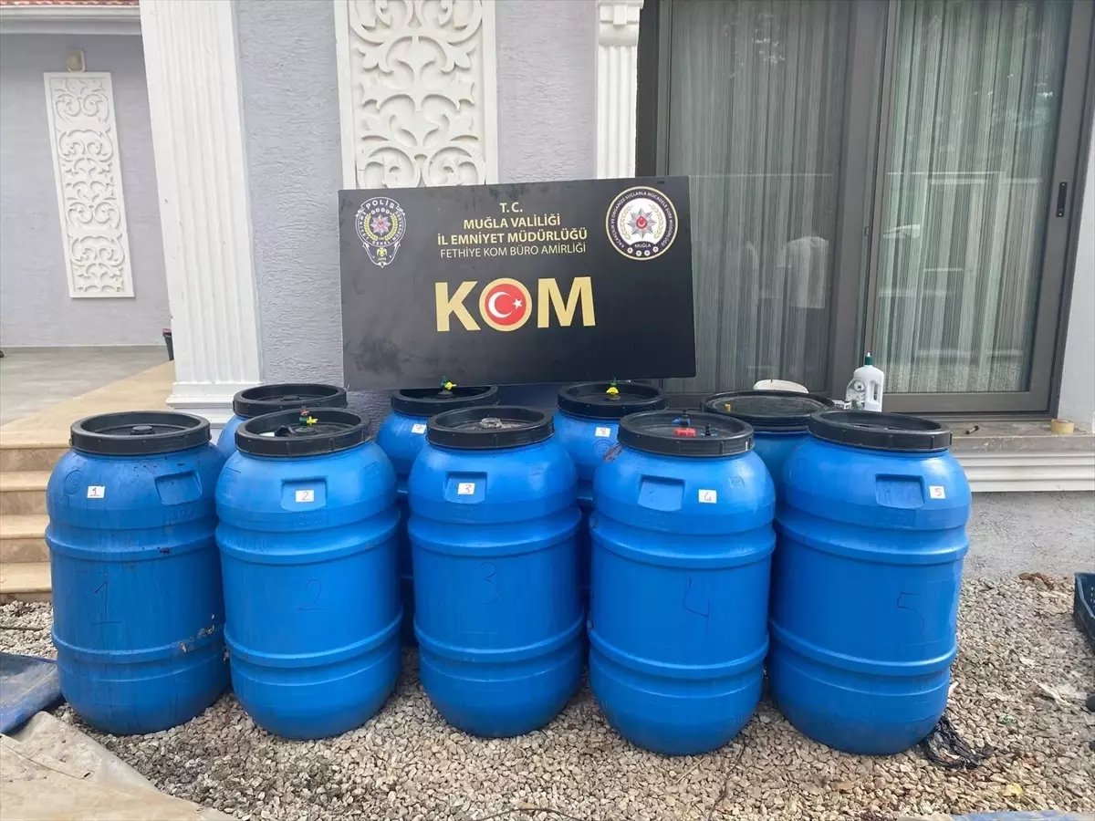 Fethiye'de Kaçak İçki Operasyonu: 1 Ton Etil Alkol ve 2 Ton Sahte Şarap Ele Geçirildi
