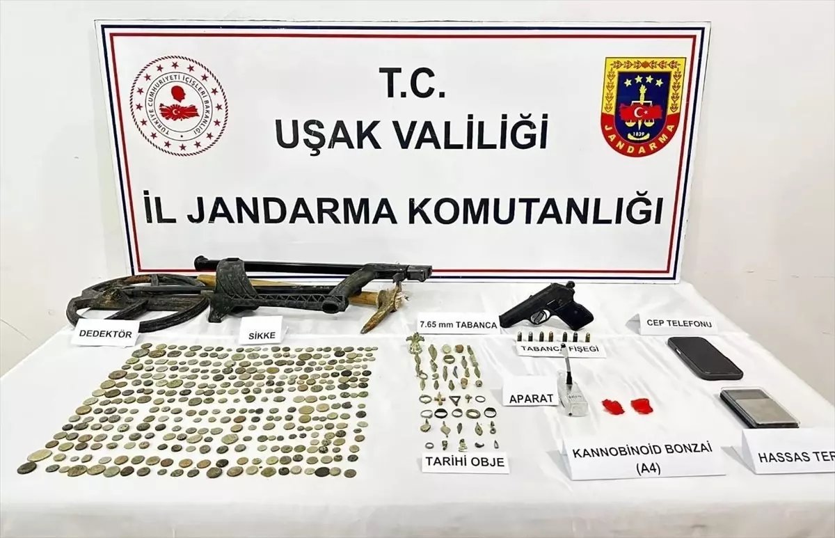 Uşak'ta Roma ve Bizans Dönemlerine Ait Kaçak Eşyalar Ele Geçirildi