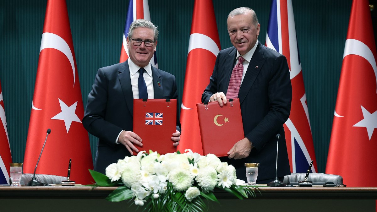 Cumhurbaşkanı Erdoğan ile İngiltere Başbakanı Starmer Eurofighter anlaşmasını imzaladı