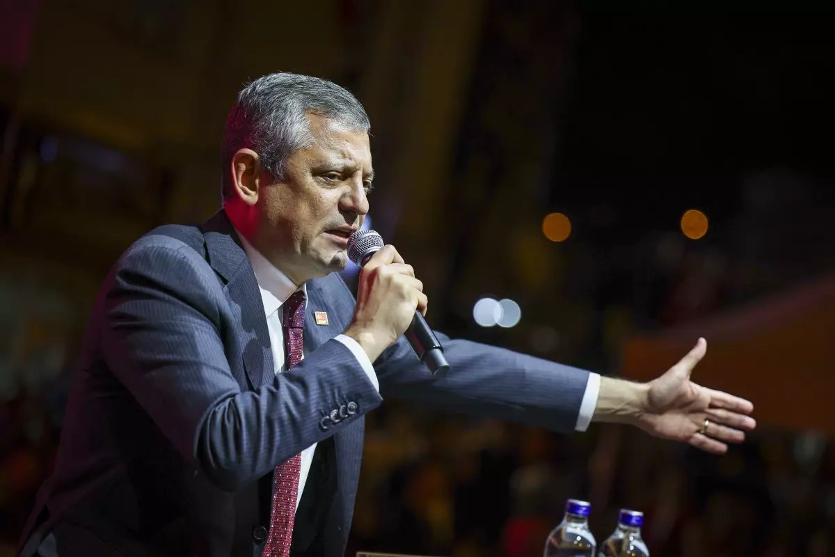 CHP Genel Başkanı Özgür Özel, İstanbul'da Açılış Töreninde Konuştu
