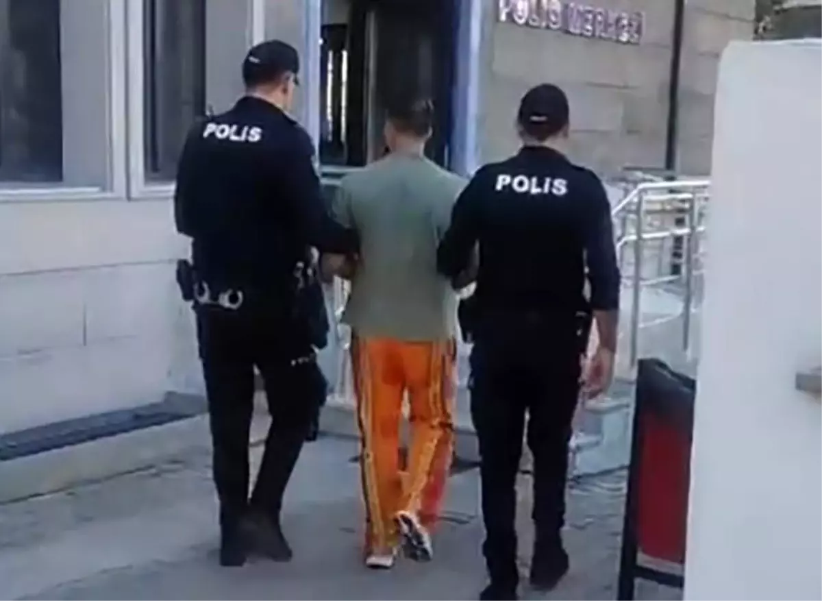 İzmir'de Uyuşturucu Kaçakçılığı Şüphesi: 750 Metrelik Kovalamaca Sonucu Yakalandı