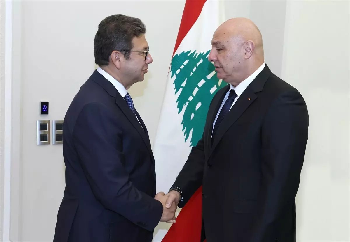 Lübnan Cumhurbaşkanı Joseph Avn, Mısır İstihbarat Başkanı ile Görüştü