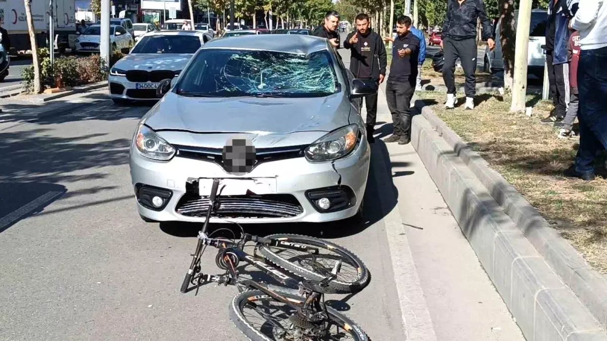 Batman'da Bisiklet Sürücüsüne Otomobil Çarptı: Genç Ağır Yaralı