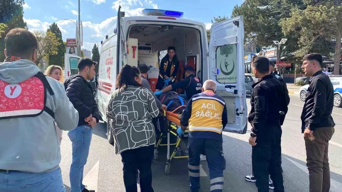 Elazığ'da Minibüsün Çarptığı Yaşlı Kadın Yaralandı