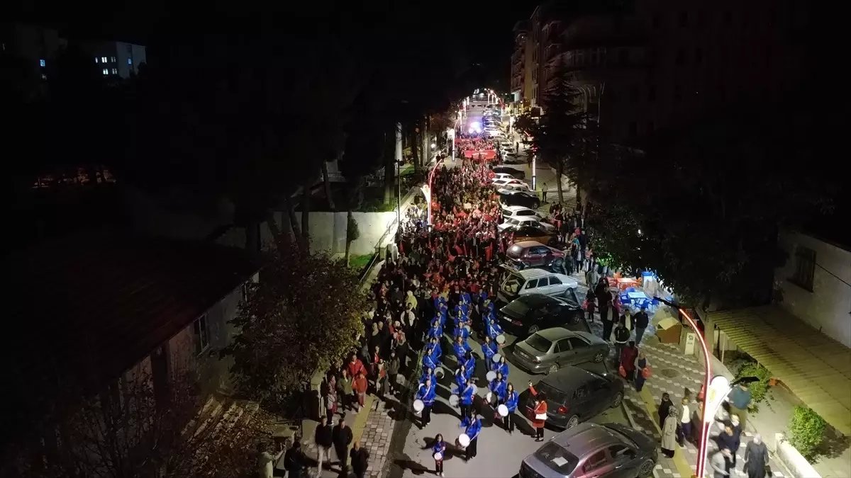 Demirci'de Cumhuriyet Bayramı Fener Alayı Coşkuyla Kutlandı