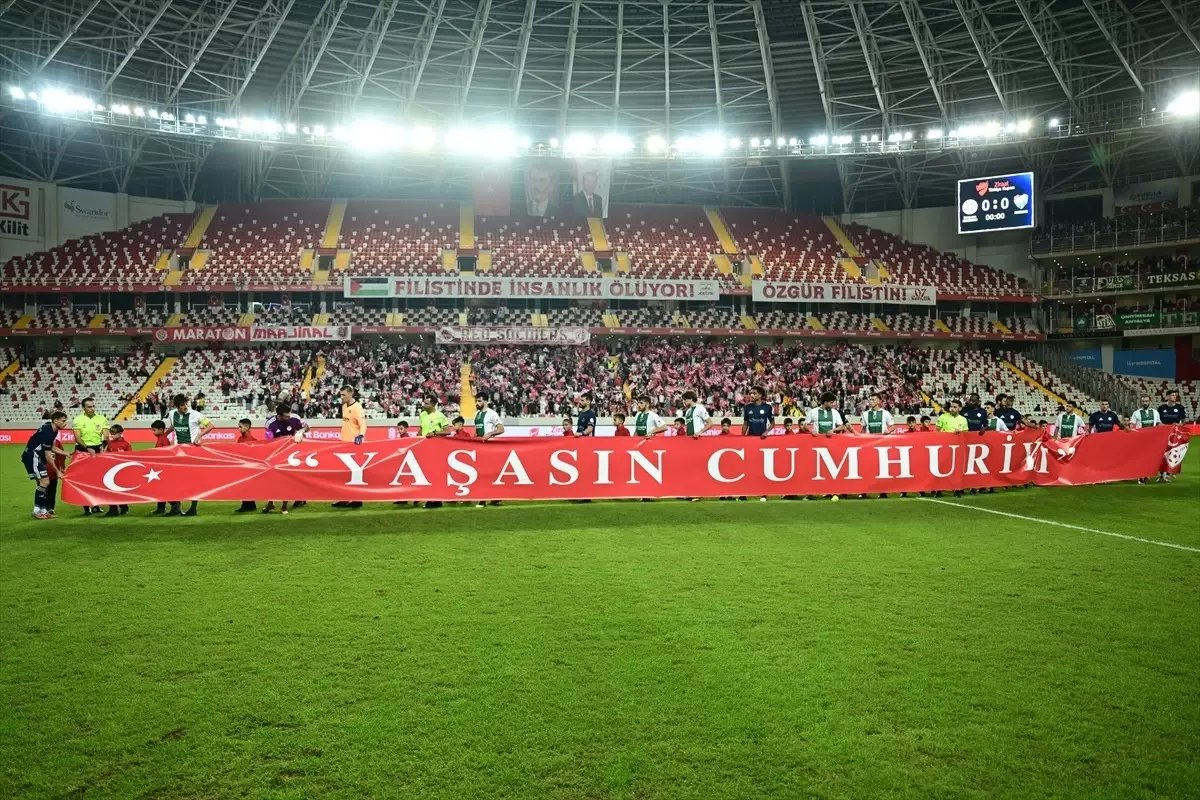 Hesap.com Antalyaspor, Bursaspor'u 3-0 ile Geçti