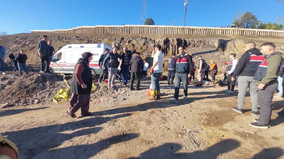 Sakarya'da 30 metrelik kuyuya düşen işçinin cansız bedenini itfaiye çıkardı