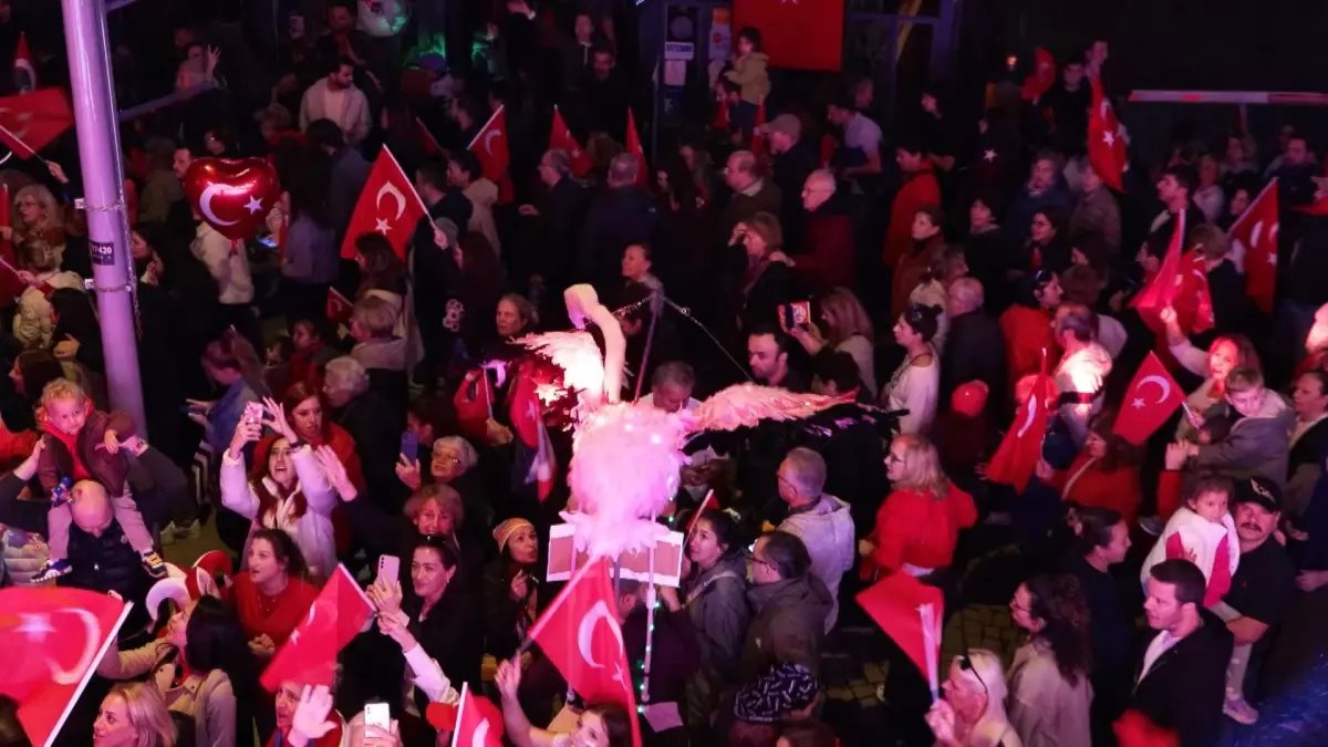 Cumhuriyet'in 102. Yıl Dönümü Kadıköy'de Coşkuyla Kutlandı