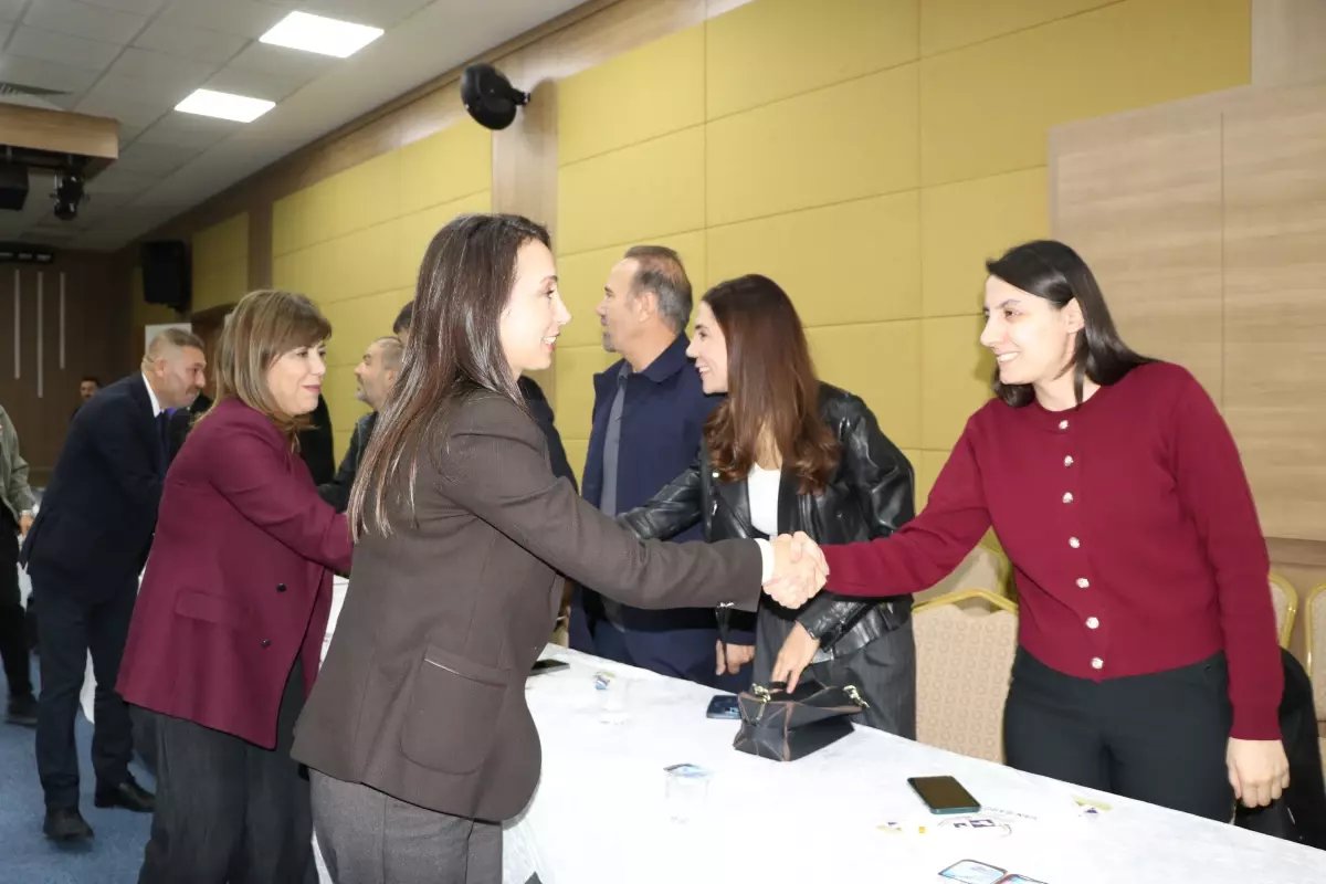 Hatimoğulları: Kürt sorununu Türkiye çözerse bölgeye barışı taşır