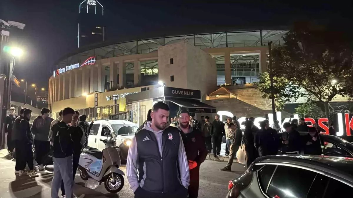 Beşiktaş-Fenerbahçe Derbisi Öncesi Kavga: 1 Yaralı