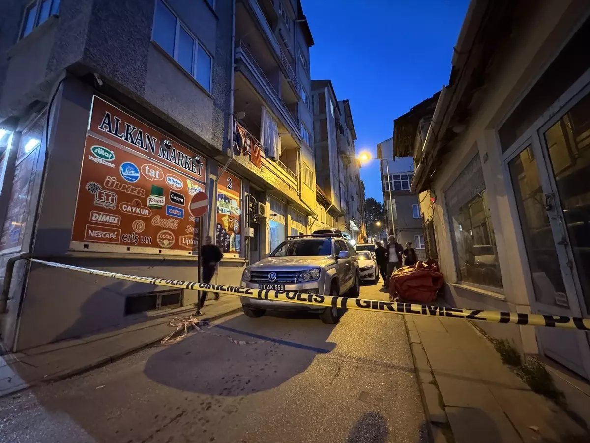 Hükümlü Apartman Bacasında Sıkıştı, İtfaiye Tarafından Kurtarıldı