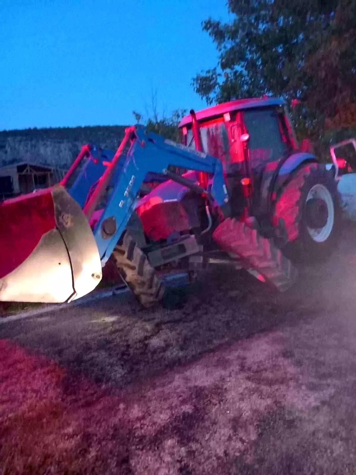 Bilecik'te Traktör ve Minibüs Çarpıştı: 3 Yaralı