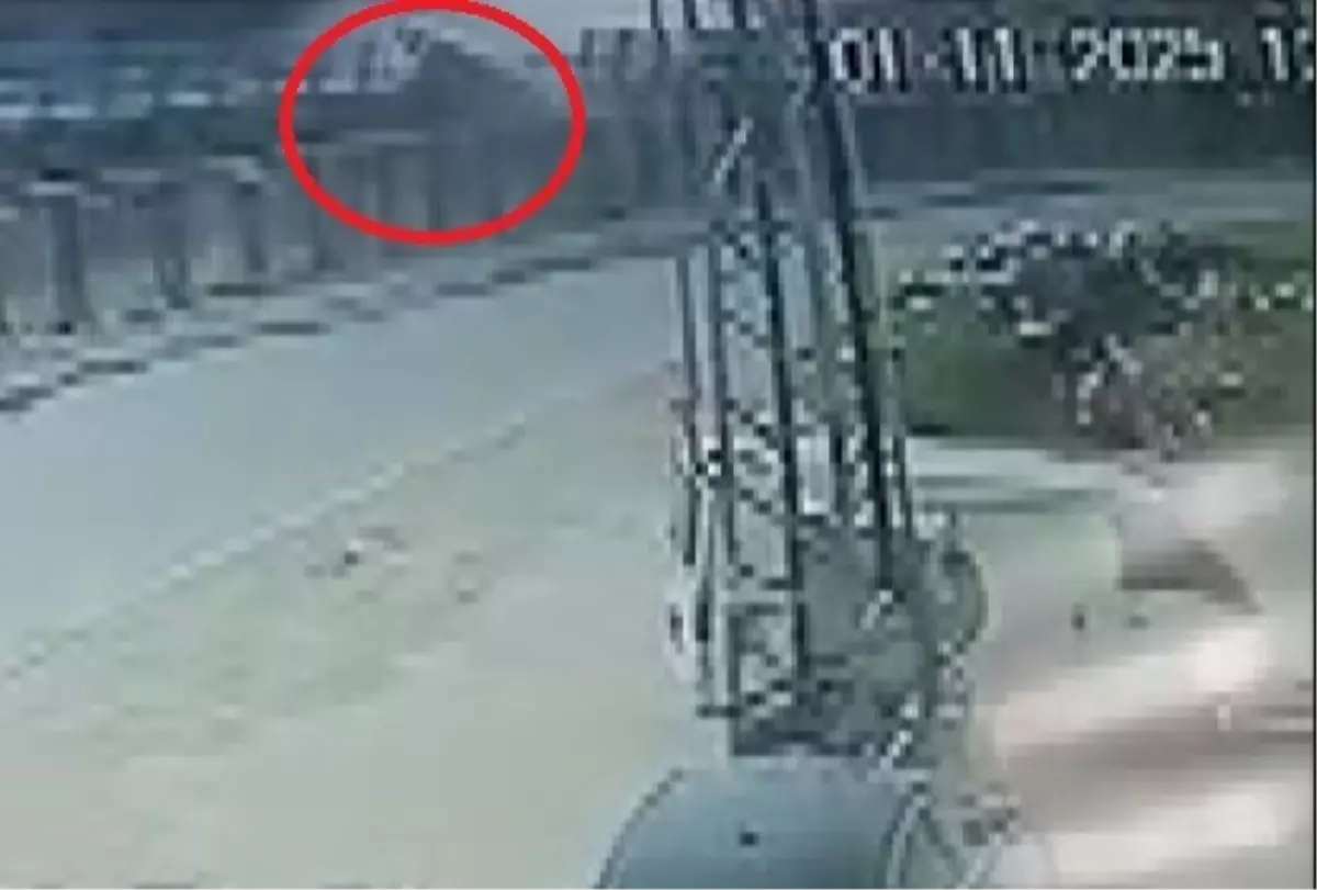 Adana'da Hafif Ticari Araç Sulama Kanalına Düştü