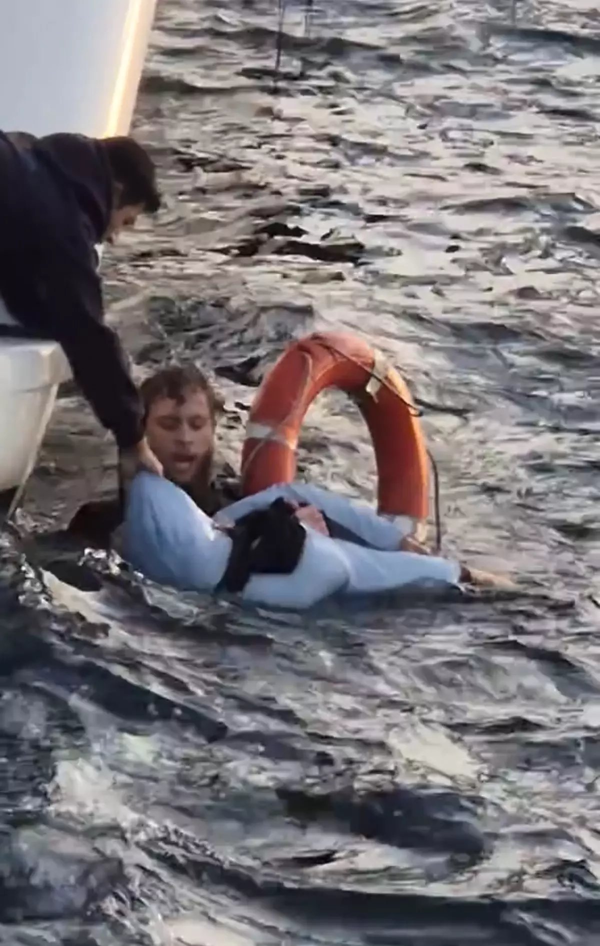 İstanbul Boğazı'nda Denize Düşen Kadın Kurtarıldı