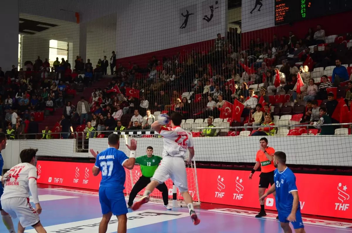 A Milli Hentbol Takımı, Güney Kıbrıs'ı 35-19 ile Geçerek İkinci Tura Yükseldi