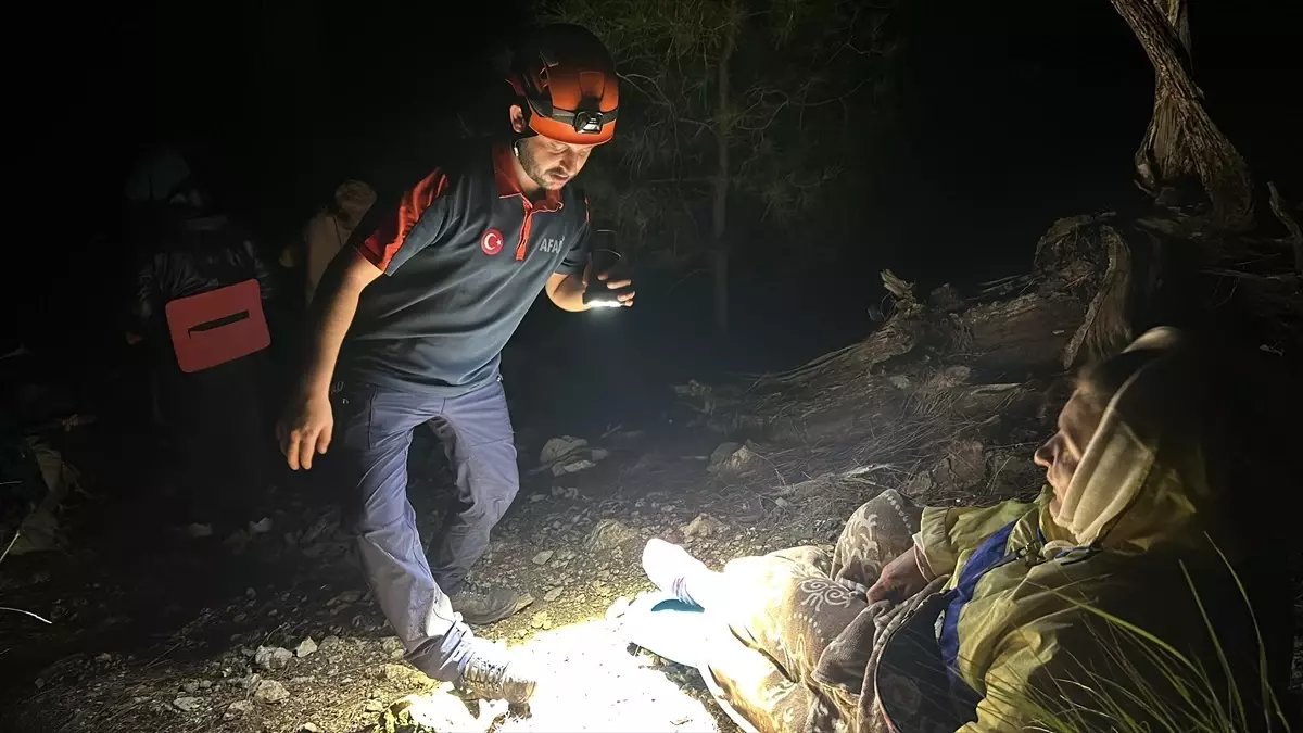 Kumluca'da Mahsur Kalan Turist Kurtarıldı