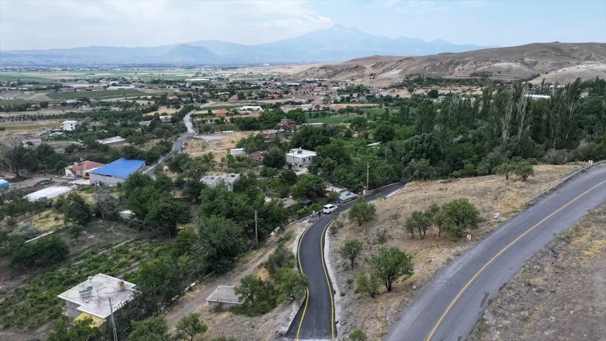 Kocasinan Belediyesi Kırsal Mahallelere 21 Kilometre Yol Yaptı